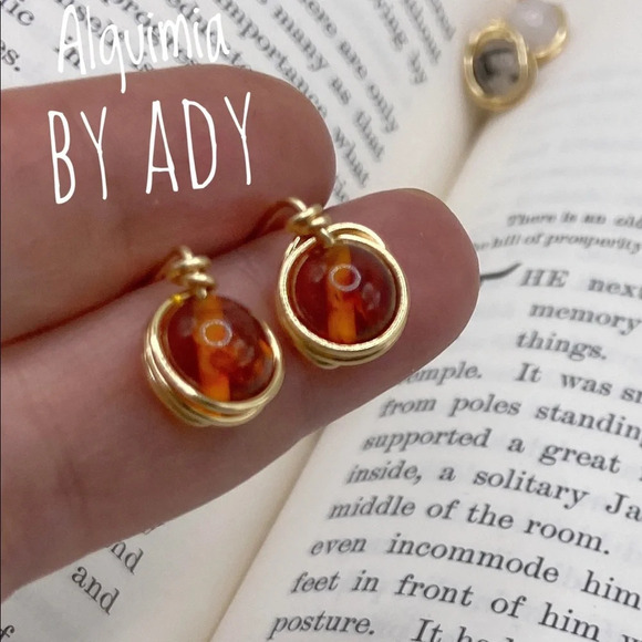 Dainty gold Baltic Amber studs statement gem earrings - Picture 2 of 6